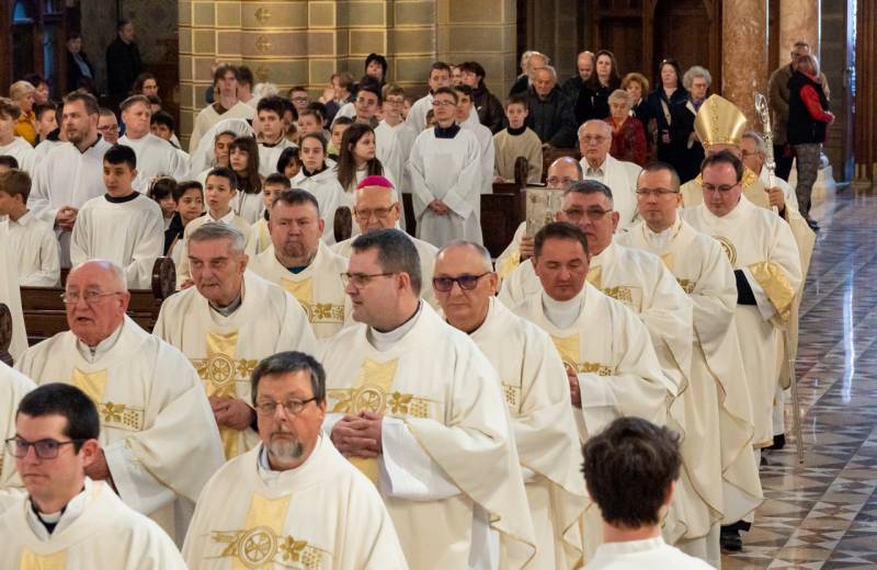 2024_03_28_olajszentelesi szentmise_23.jpg